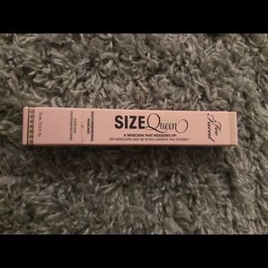 Too Faced Size Queen Mascara